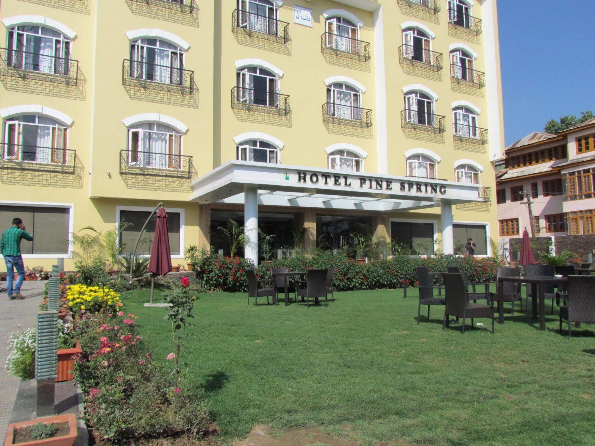 Hotel Pine Spring Wazir Bagh Srīnagar Extérieur photo