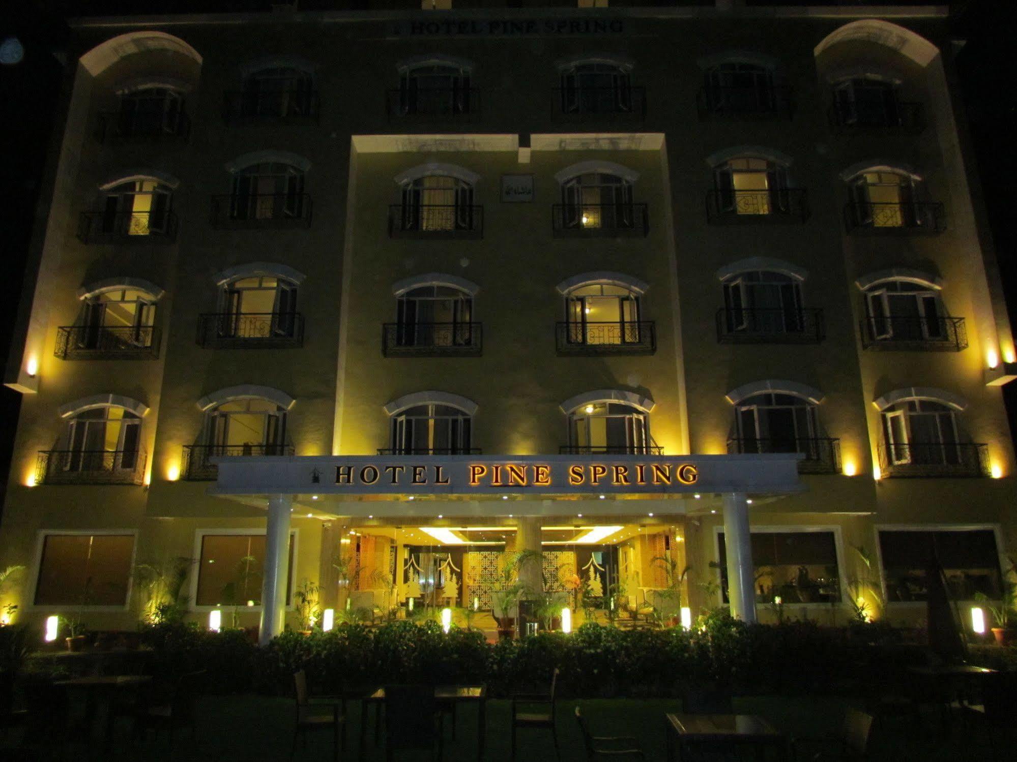 Hotel Pine Spring Wazir Bagh Srīnagar Extérieur photo