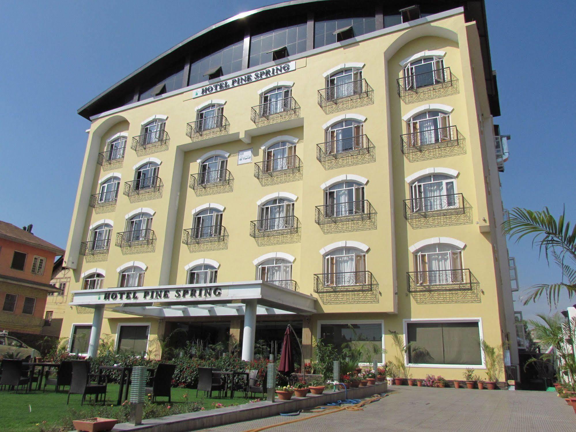 Hotel Pine Spring Wazir Bagh Srīnagar Extérieur photo