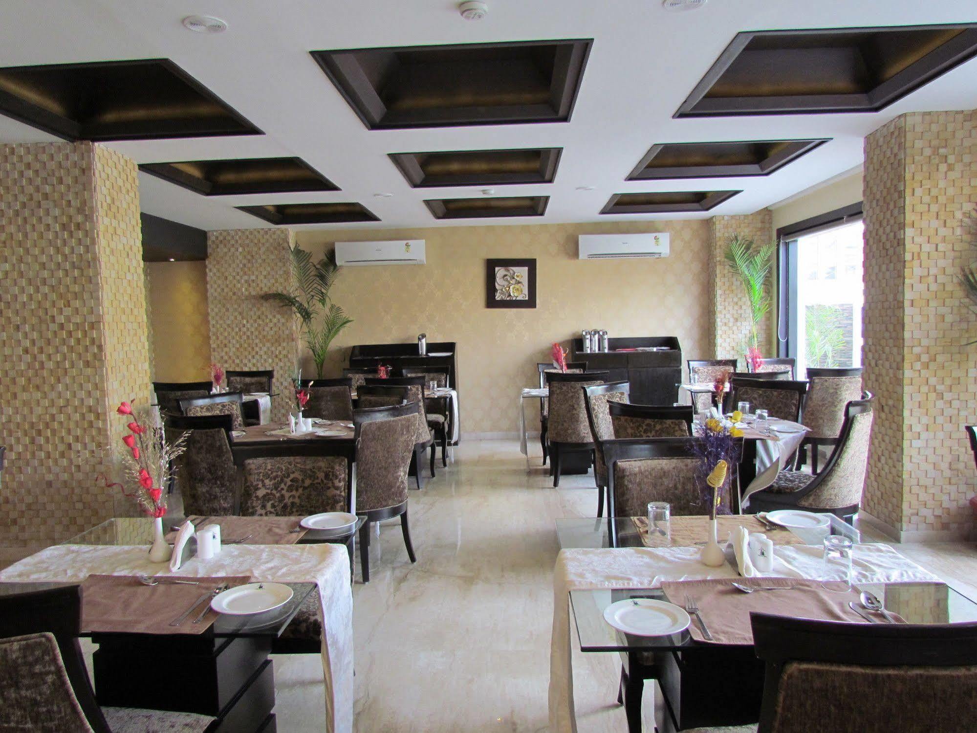Hotel Pine Spring Wazir Bagh Srīnagar Extérieur photo