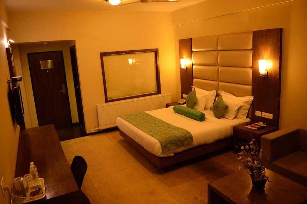 Hotel Pine Spring Wazir Bagh Srīnagar Extérieur photo