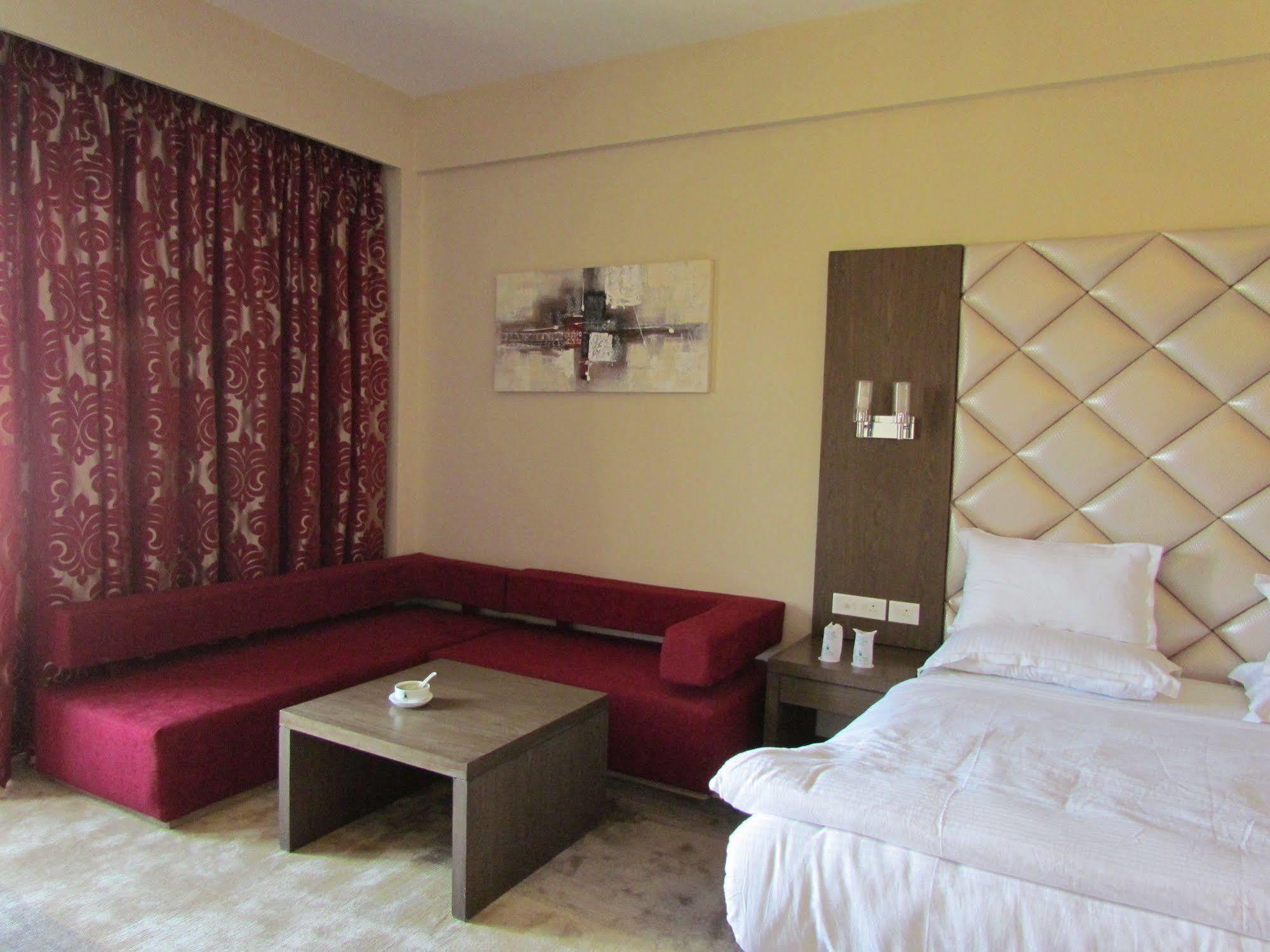 Hotel Pine Spring Wazir Bagh Srīnagar Extérieur photo