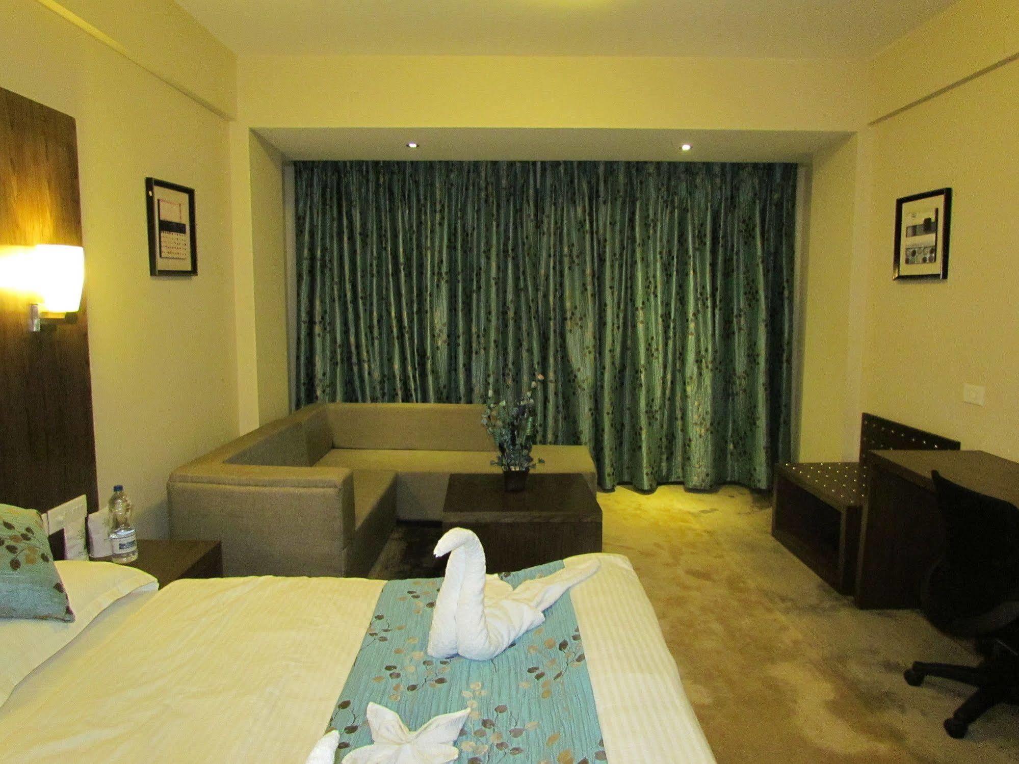 Hotel Pine Spring Wazir Bagh Srīnagar Extérieur photo