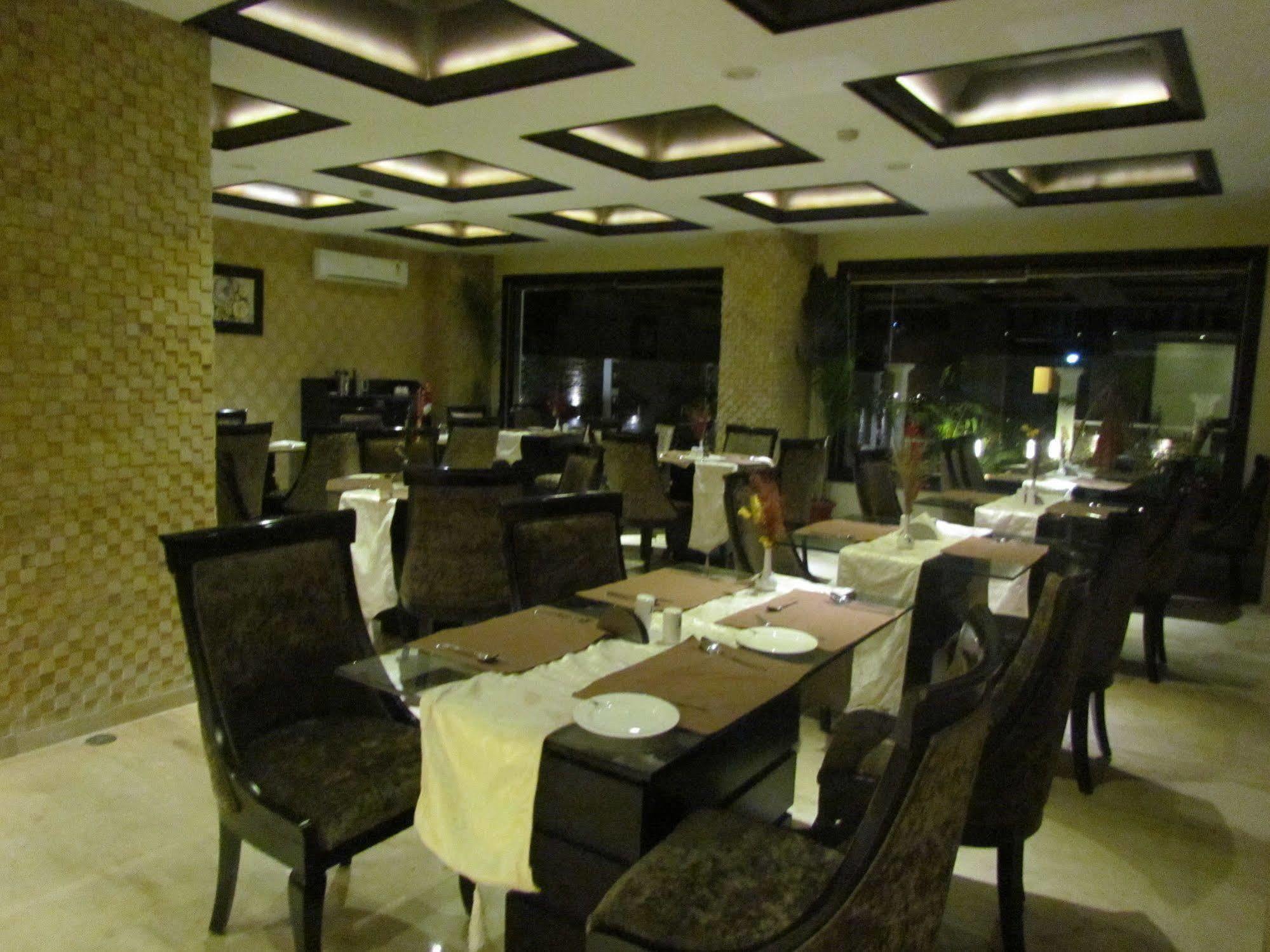 Hotel Pine Spring Wazir Bagh Srīnagar Extérieur photo