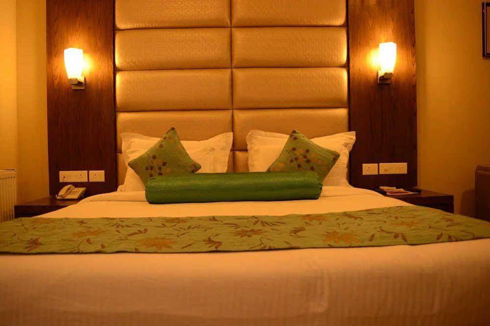 Hotel Pine Spring Wazir Bagh Srīnagar Extérieur photo