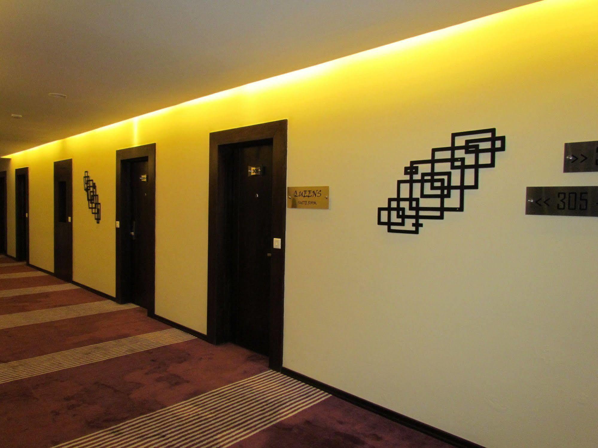Hotel Pine Spring Wazir Bagh Srīnagar Extérieur photo