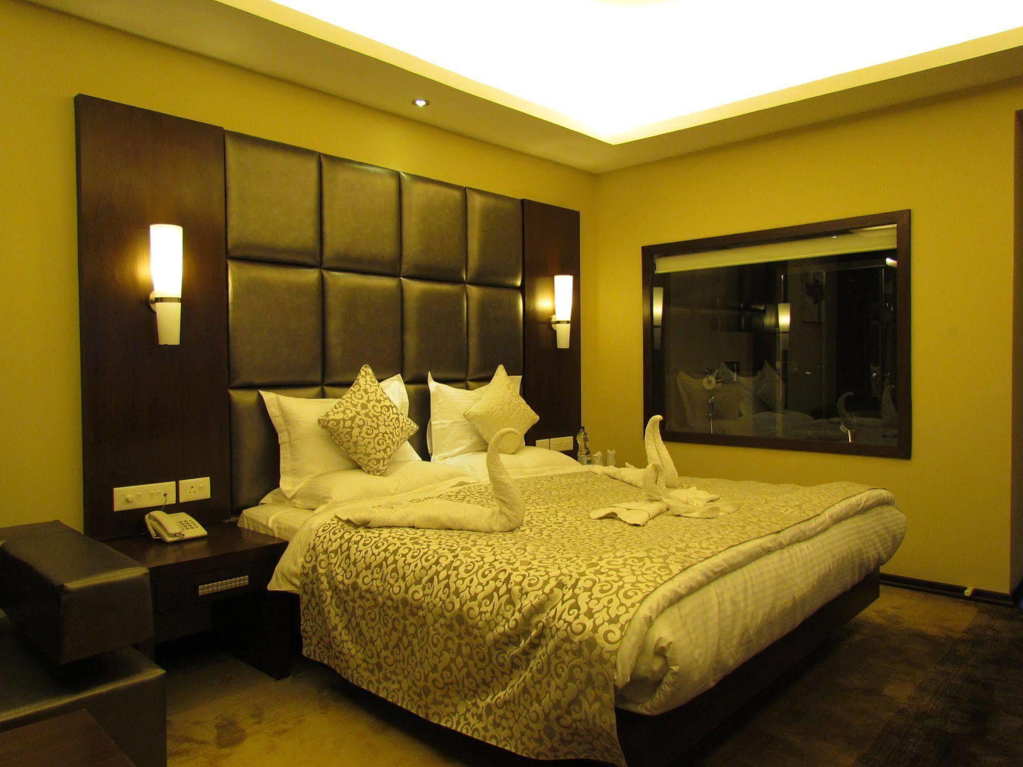 Hotel Pine Spring Wazir Bagh Srīnagar Extérieur photo